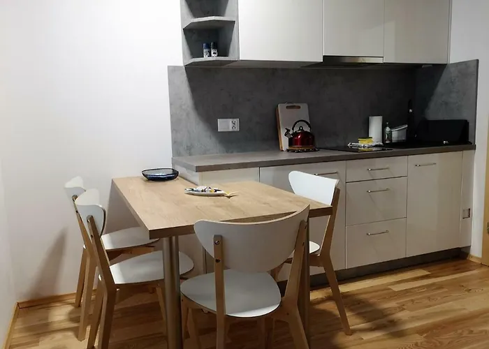 Przystanek Wczasy Ястарня